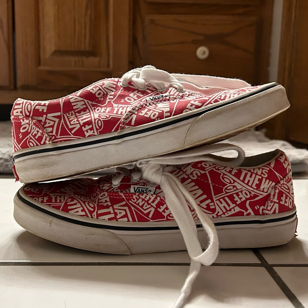 Vans off the wall Red: Size 5 Youth
